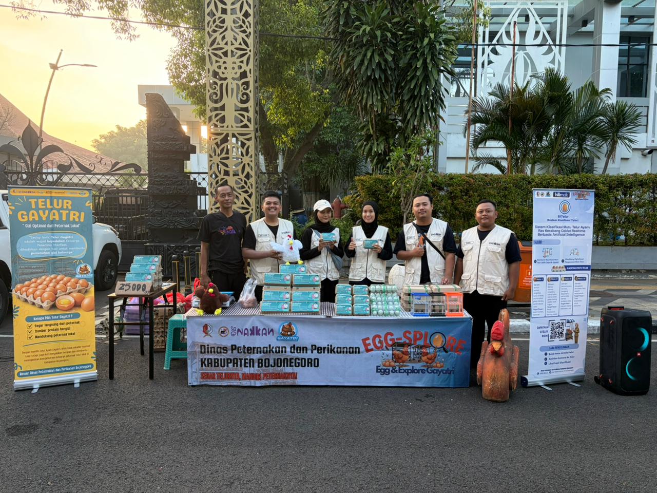 Pegawai Dinas Peternakan dan Perikanan Bojonegoro Promosikan Telur GAYATRI di Car Free Day