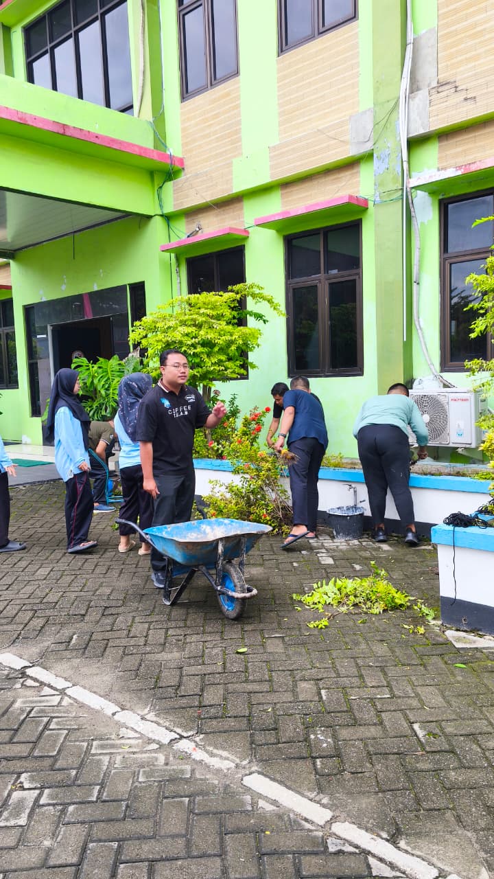 Kerja Bakti Dinas Peternakan dan Perikanan
